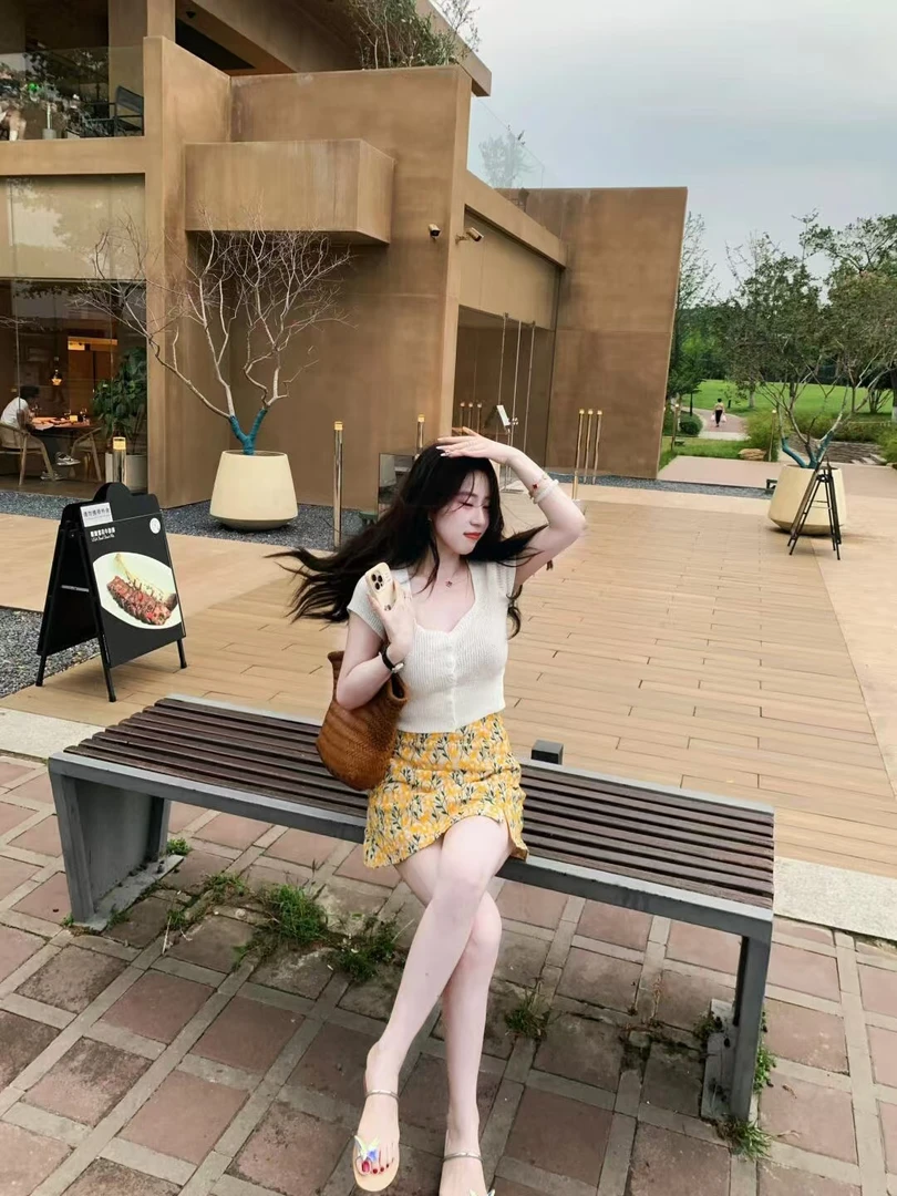 夏装搭配一整套小香风富家千金感穿搭针织上衣百搭独特碎花半裙