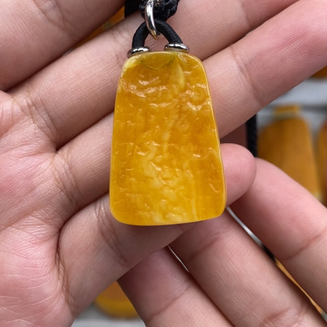 琥珀吊坠(赠链)未镶嵌