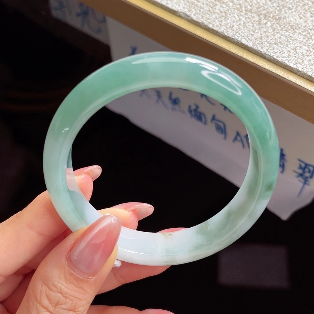 翡翠未镶嵌手镯手镯