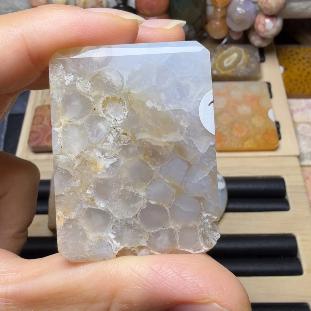 工***机硅化玉未镶嵌冰透玻璃花，瑕疵特价无珠无绳