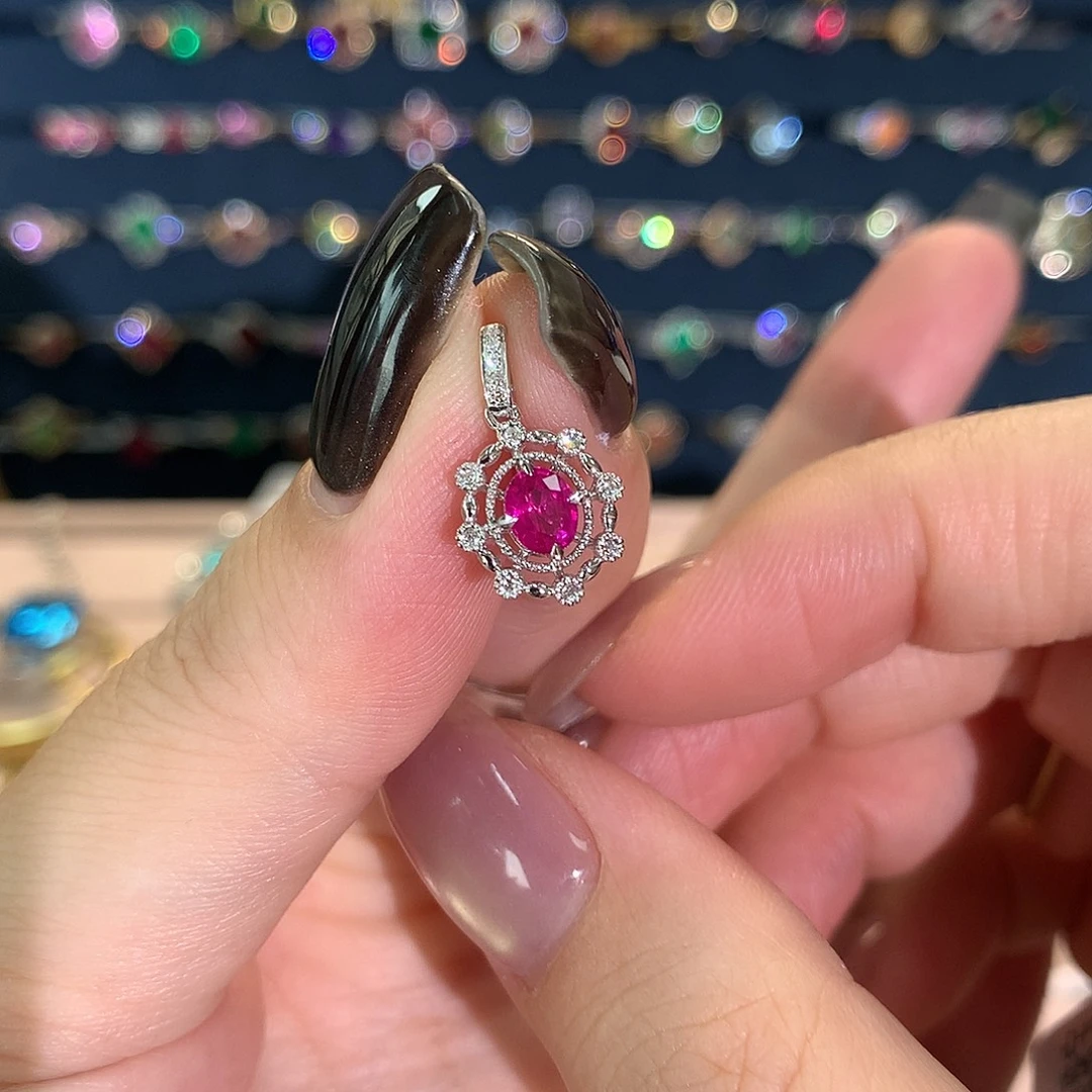 红宝石吊坠(不含链)18K金镶嵌