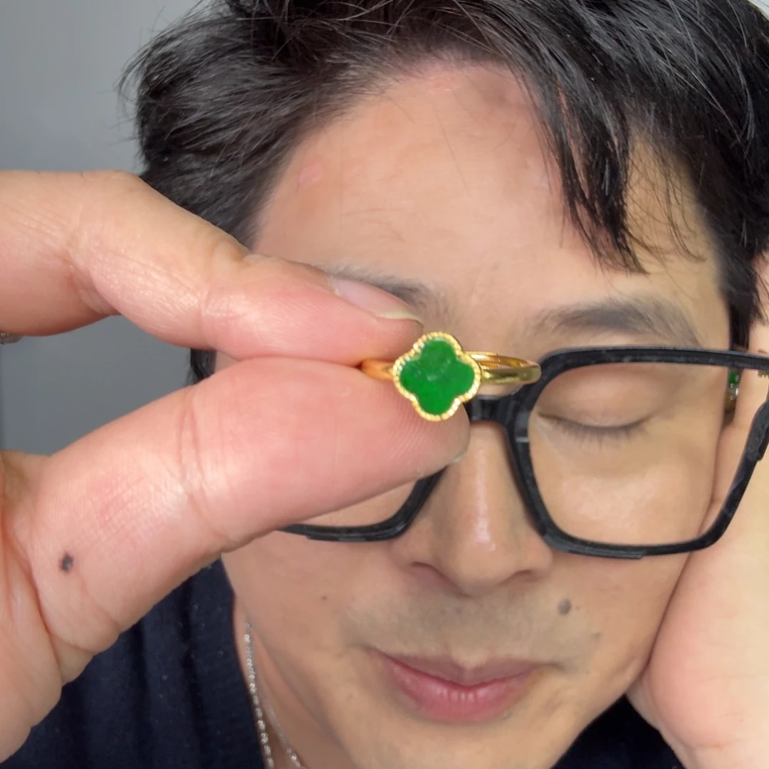 翡翠未镶嵌颈饰一件