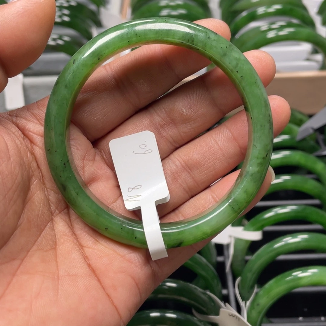 和田玉（碧玉）未镶嵌手镯