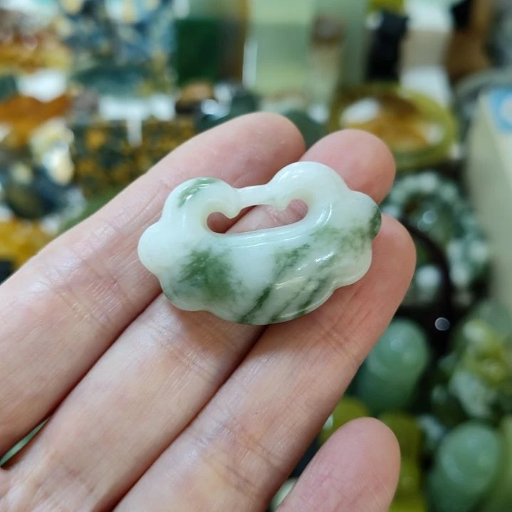 岫玉未镶嵌平安扣