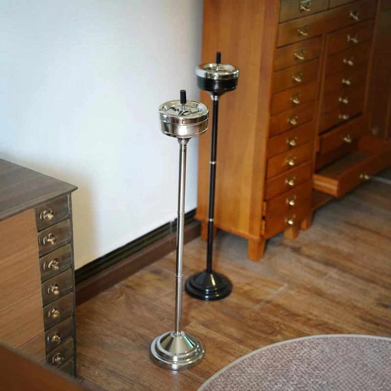 立柱式烟灰缸中古北欧风餐饮酒吧咖啡厅公区时尚烟灰台电镀可调节