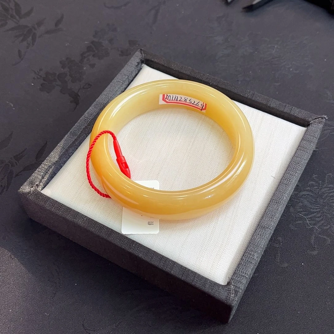 和田玉未镶嵌手镯53 54