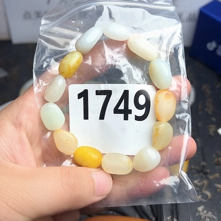 和田玉未镶嵌手串