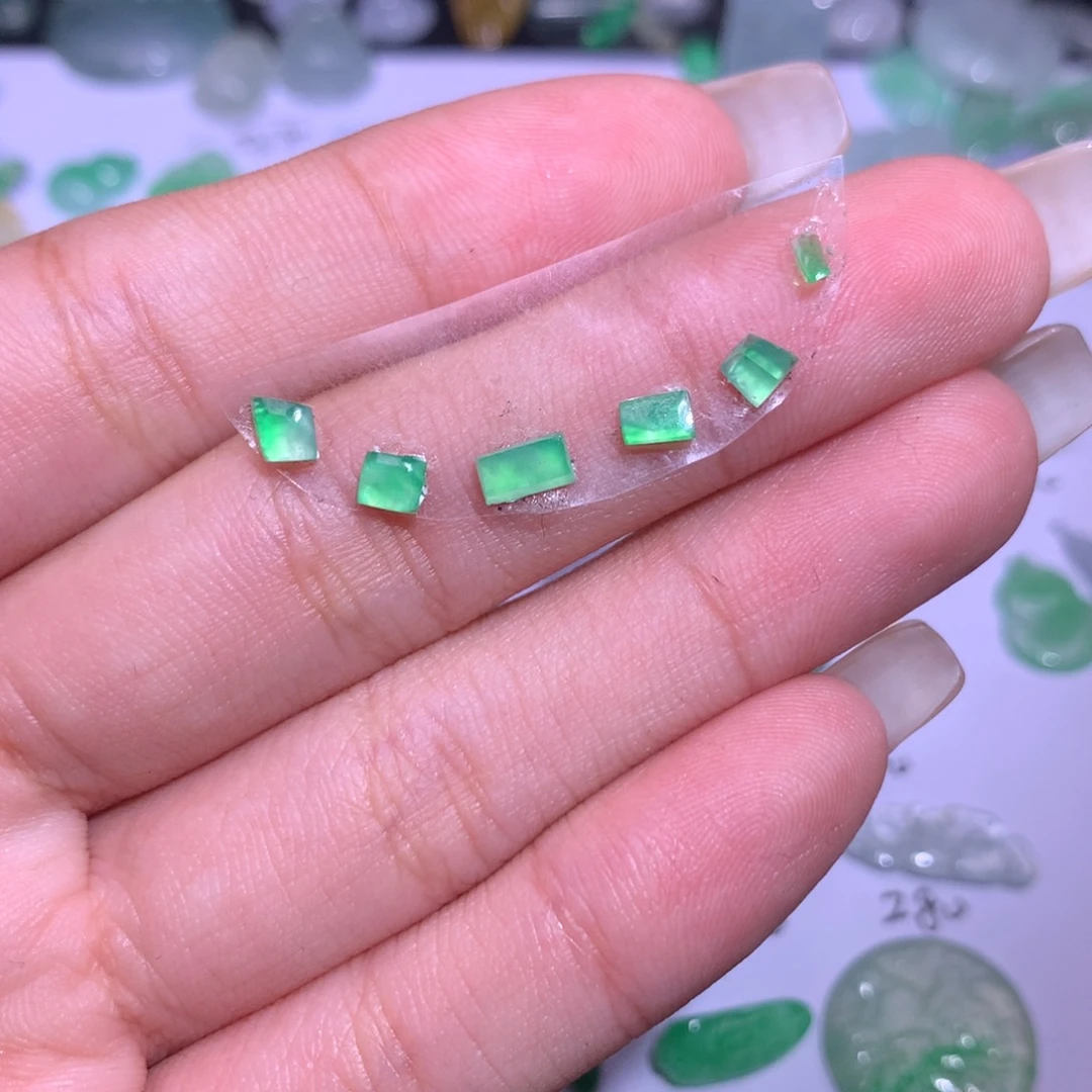 翡翠颈饰未镶嵌切割