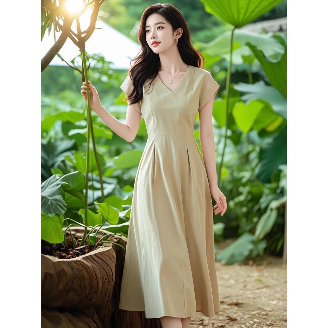 2025新款超好看简单大方法式气质绝美绿色V领连衣裙子女夏季长裙