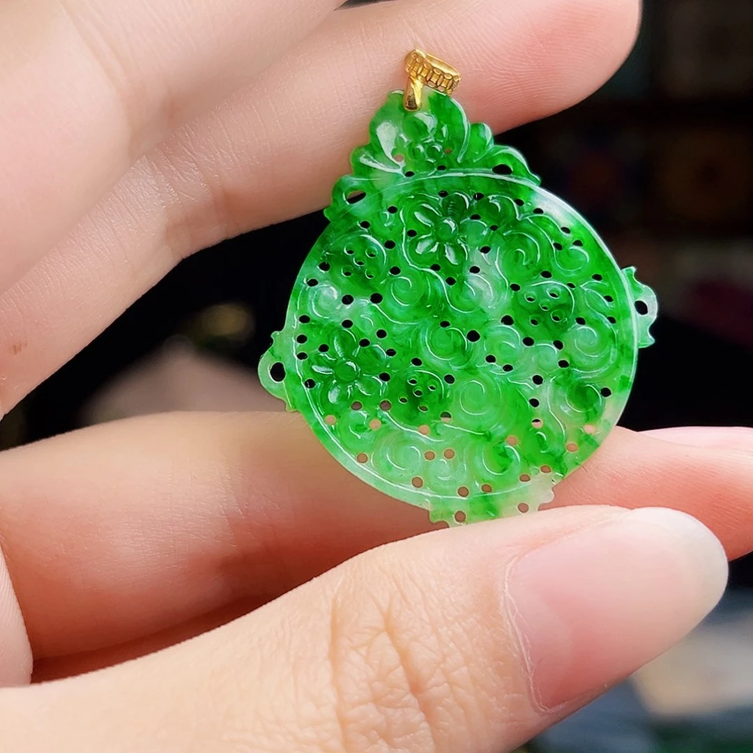 颈饰18K金镶嵌翡翠多样性