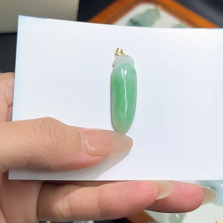 颈饰18K金镶嵌翡翠