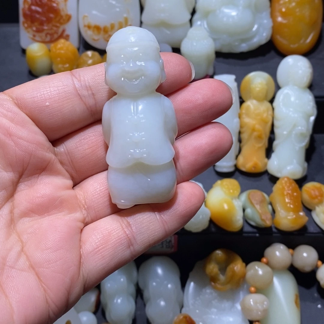 阿***波和田玉未镶嵌颈饰