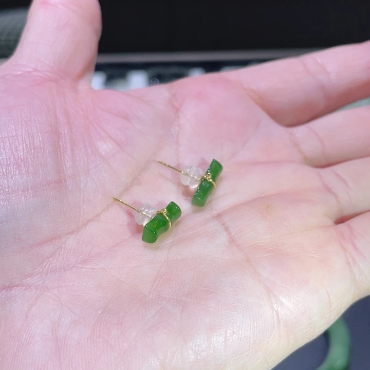 和田玉（碧玉）18K金镶嵌耳钉辣阳绿大竹节耳钉