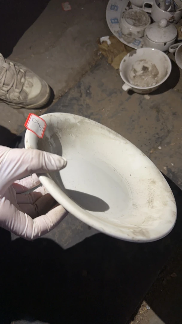 素胎强化瓷8号深盘子 2个 直径20.5 微瑕