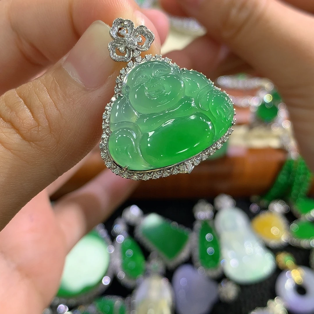 翡翠18K金镶嵌颈饰佛