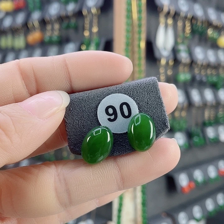 18K金镶嵌和田玉耳饰