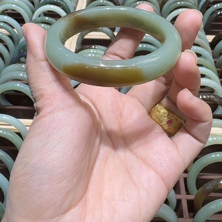 小***白和田玉（糖玉）未镶嵌手链
