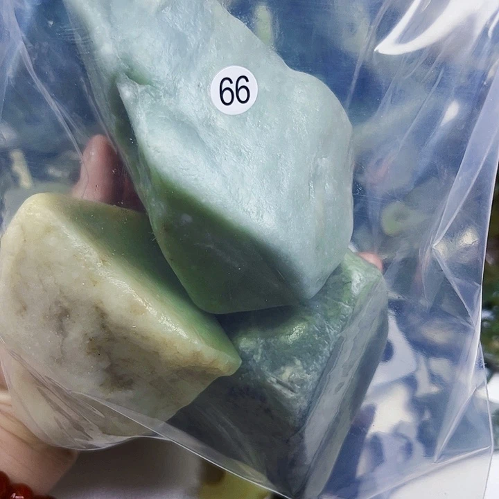 蝶***舞和田玉（糖玉）未镶嵌珠宝半成品