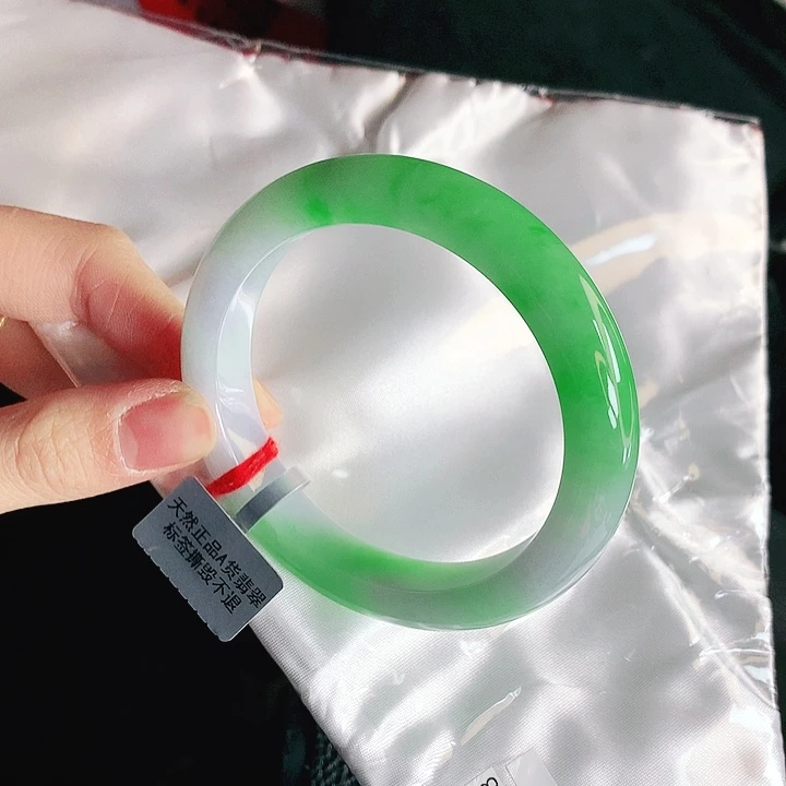 滋***润翡翠未镶嵌手镯缅甸天然a货翡翠手镯