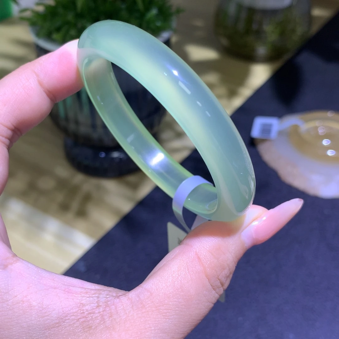 玛瑙/玉髓未镶嵌手镯果绿