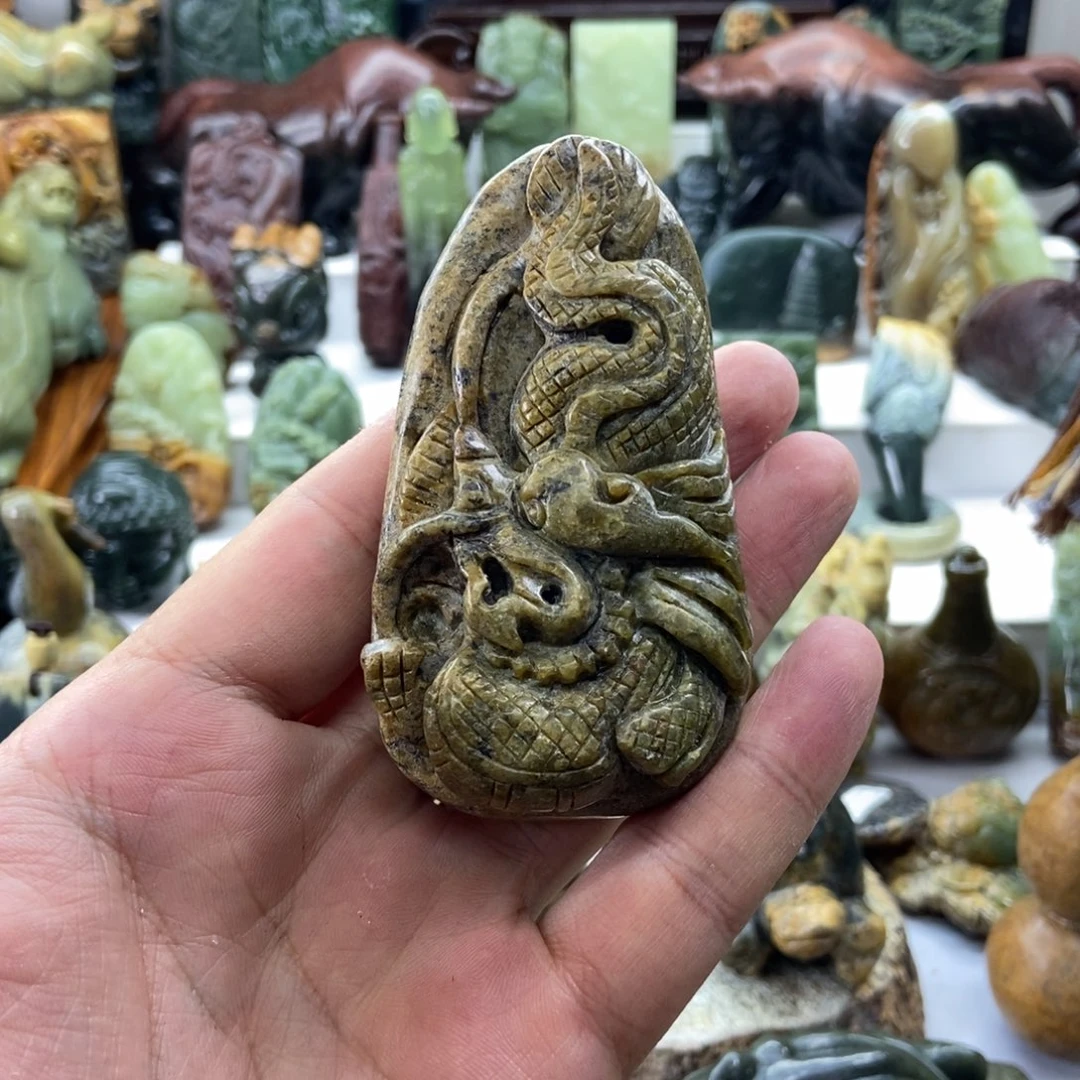 未镶嵌岫岩河磨玉（透闪石质玉）把件