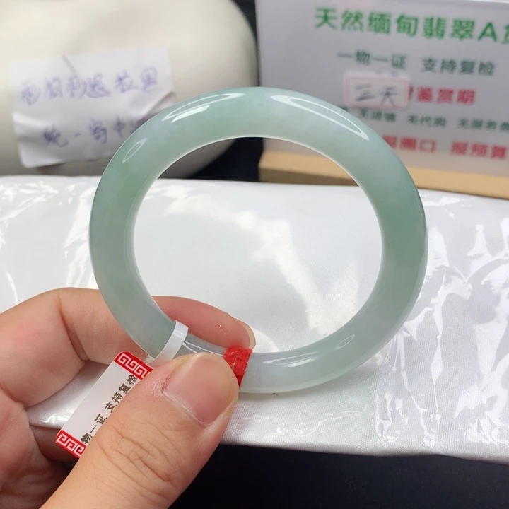 未镶嵌手镯（圆镯）翡翠5051