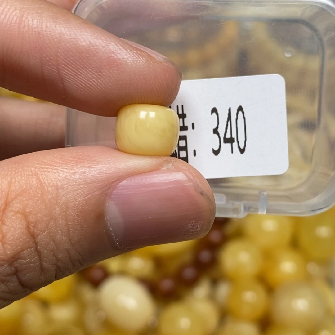 蜜蜡未镶嵌珠宝奇石340