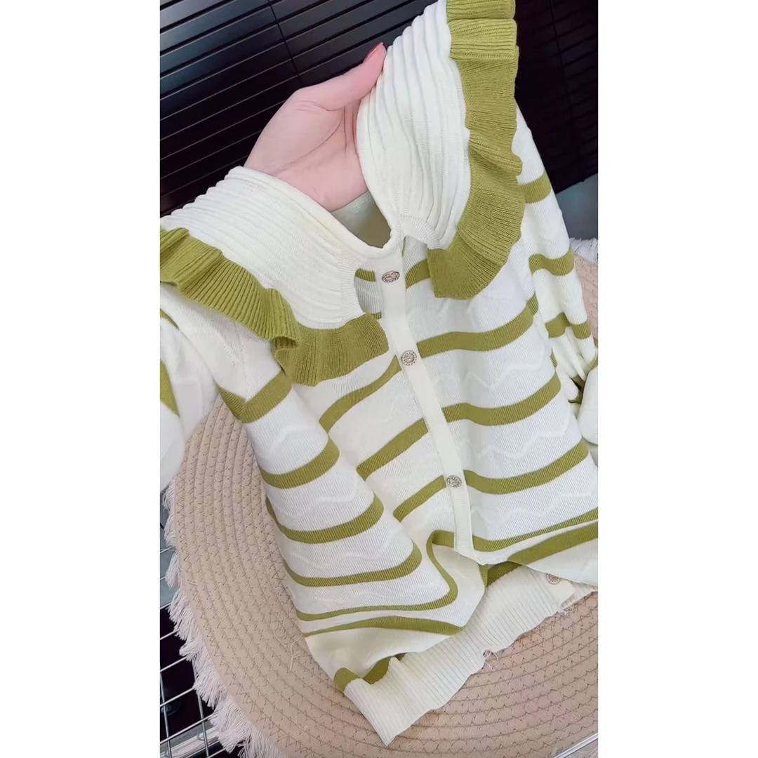 今年流行穿搭2025秋冬新款温柔风娃娃领褶皱条纹毛针织衫长袖上衣