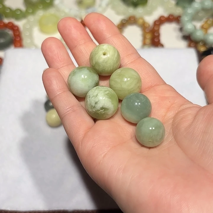 小***飞未镶嵌蛇纹石玉单珠6个