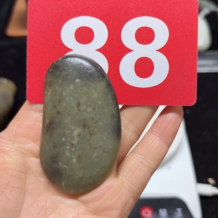 和田玉未镶嵌把件