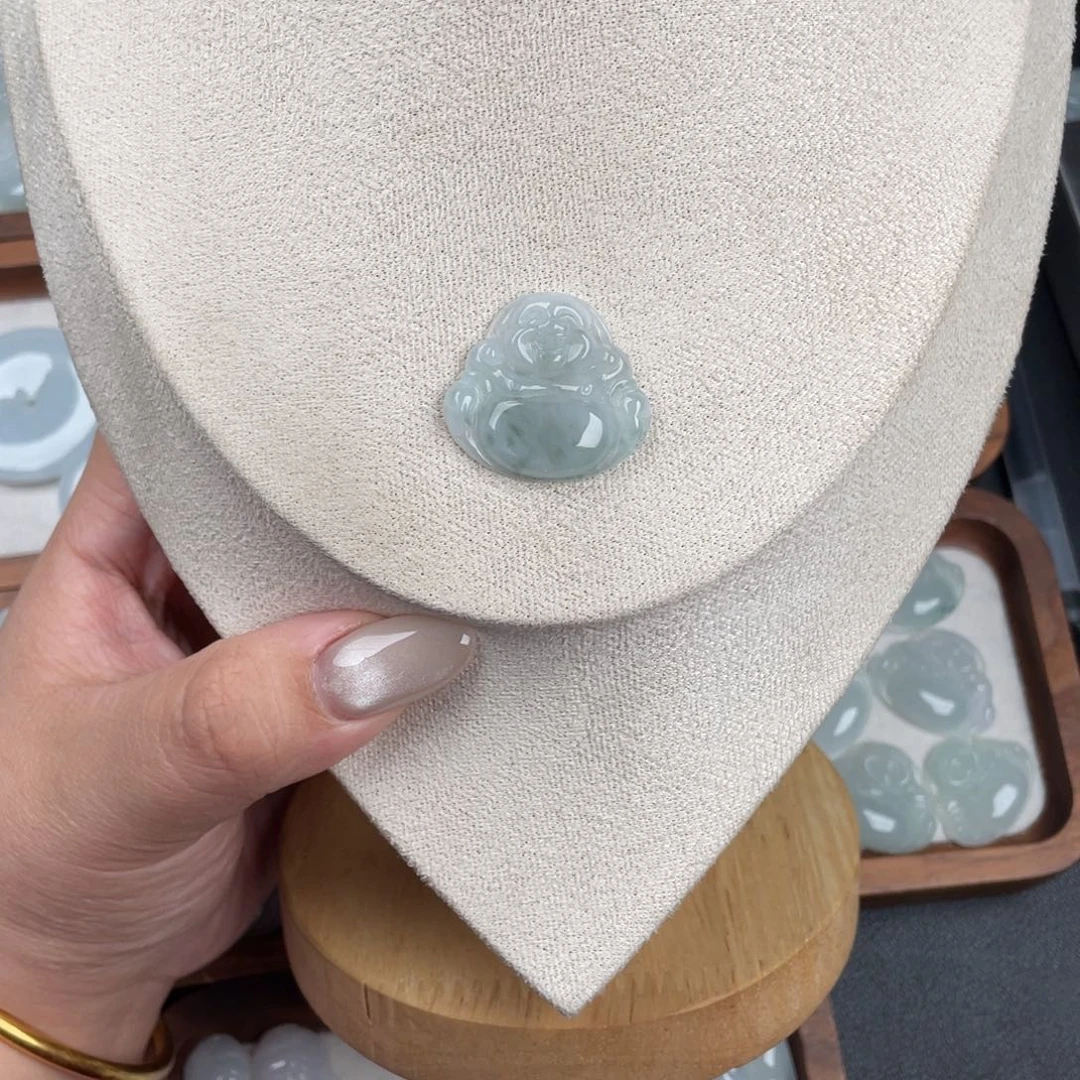 翡翠未镶嵌颈饰佛公