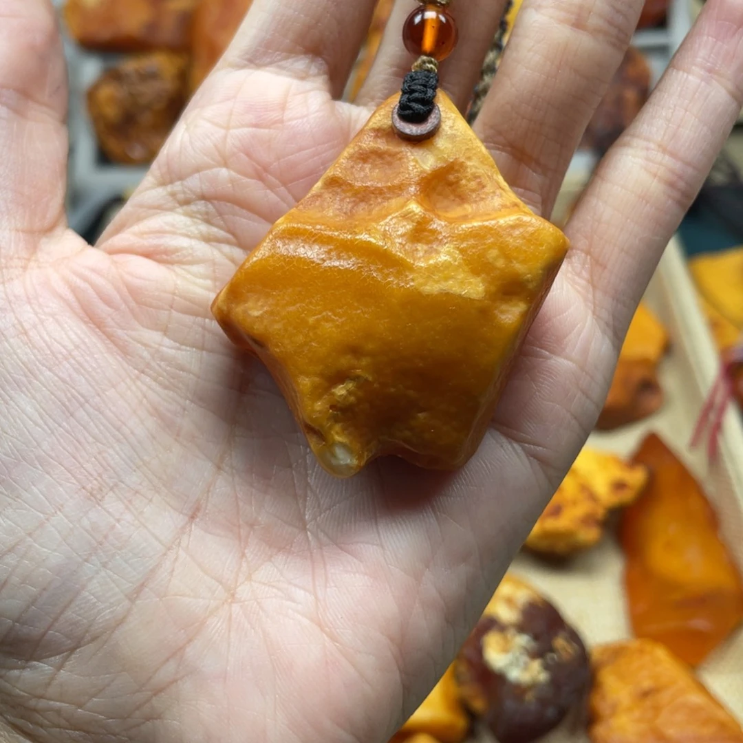 未镶嵌琥珀珠宝奇石