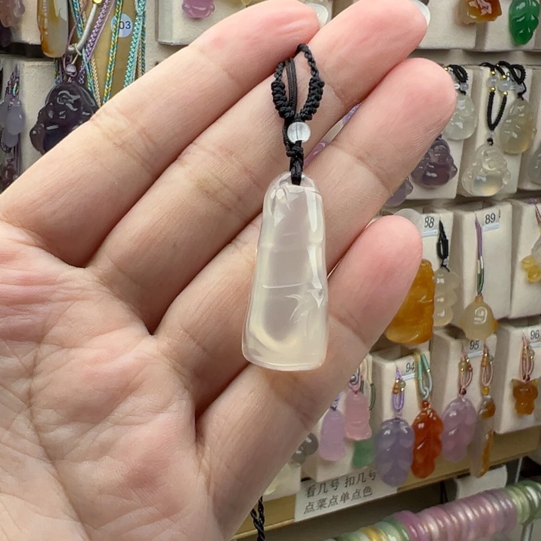 知***七未镶嵌颈饰玛瑙/玉髓
