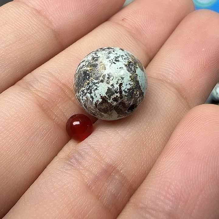 南红玛瑙未镶嵌配饰11.8瑕疵