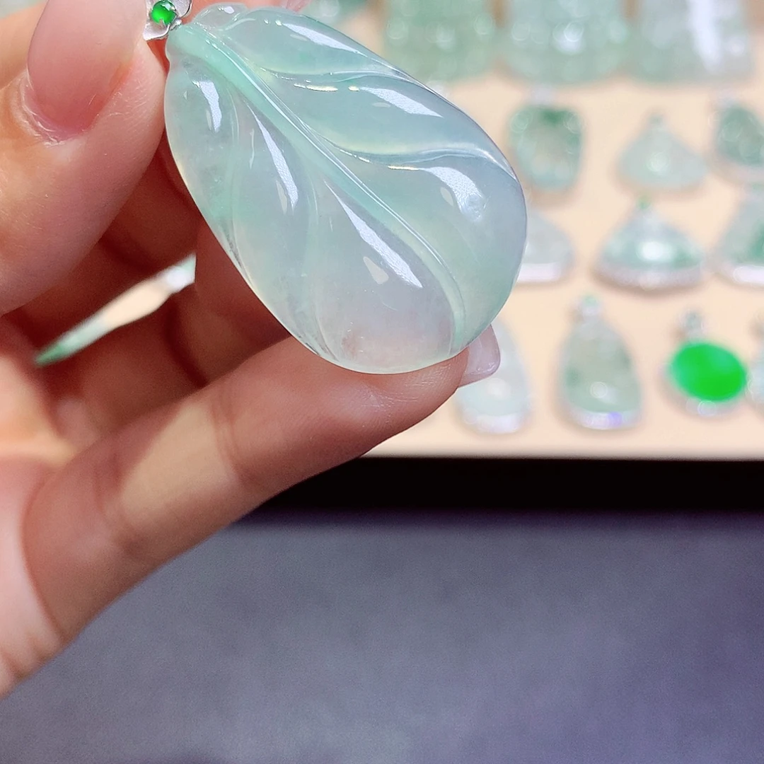 颈饰18K金镶嵌翡翠翡翠