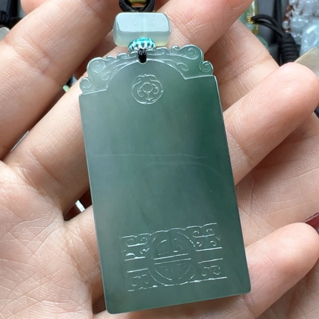 翡翠颈饰未镶嵌无事牌