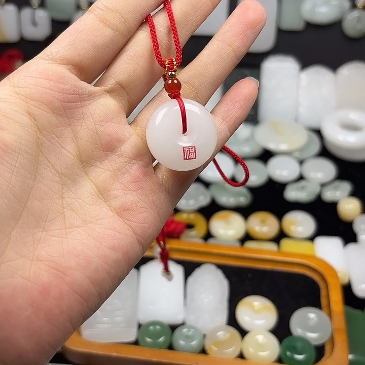 ✎***威石英质玉未镶嵌颈饰