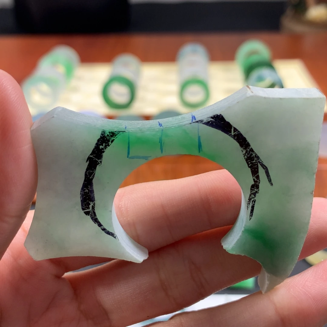 定制翡翠未镶嵌留*白