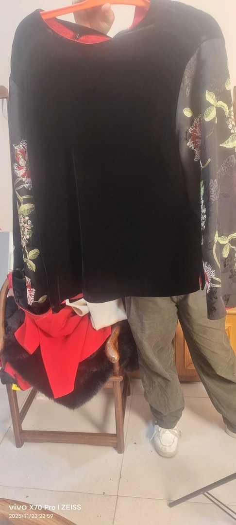 春秋新款印花长袖V领妈妈装丝绒显瘦打底衫外穿T恤女