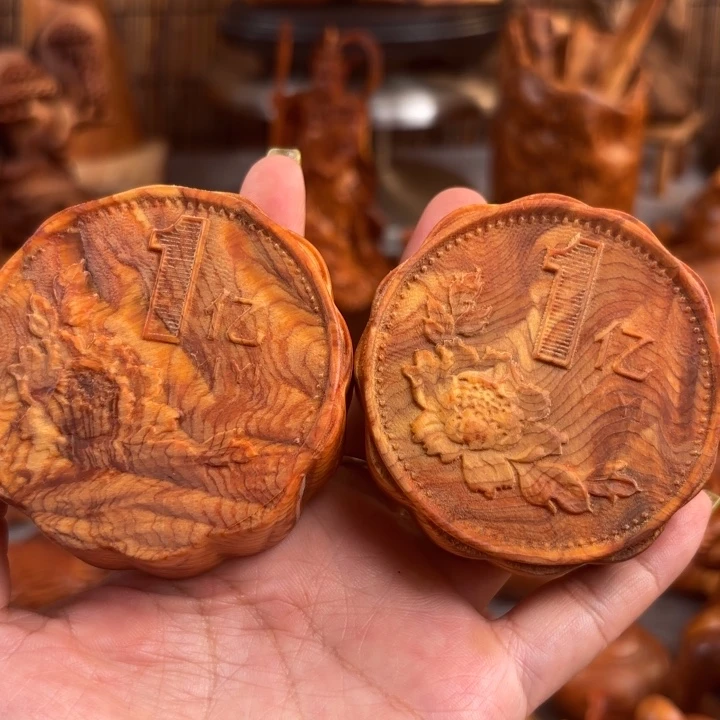 B***n太行崖柏手把件的设计和制作