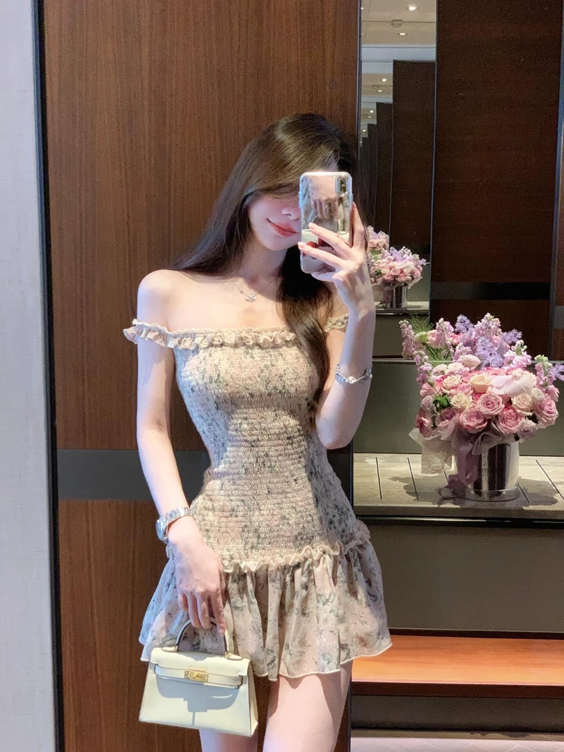 浪漫气质碎花打揽雪纺收腰连衣裙女夏季纯欲显瘦一字肩鱼尾短裙子