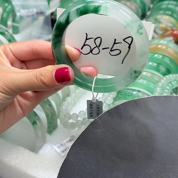 石英质玉（非洲翠）未镶嵌手镯