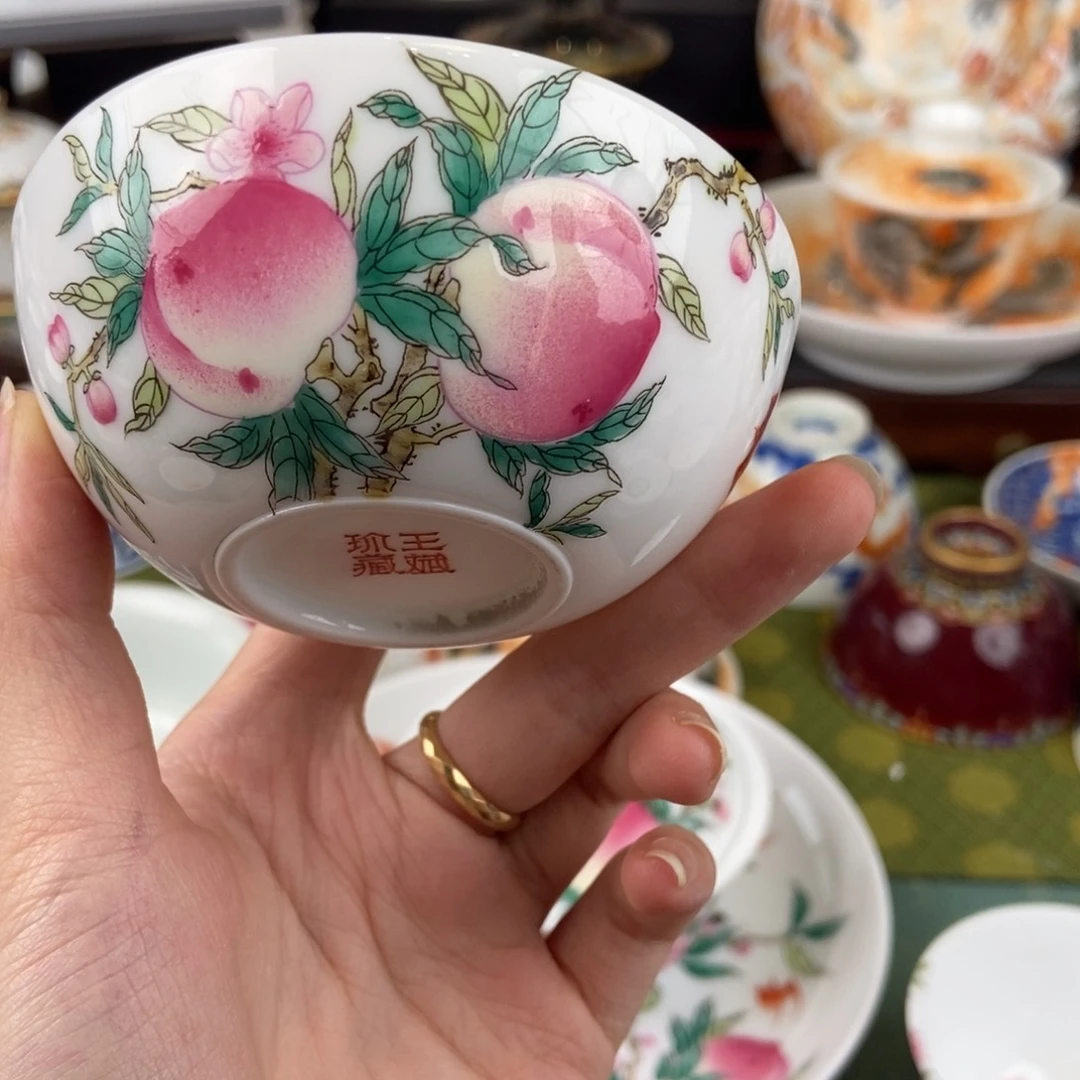 陶瓷的设计师是一个人。