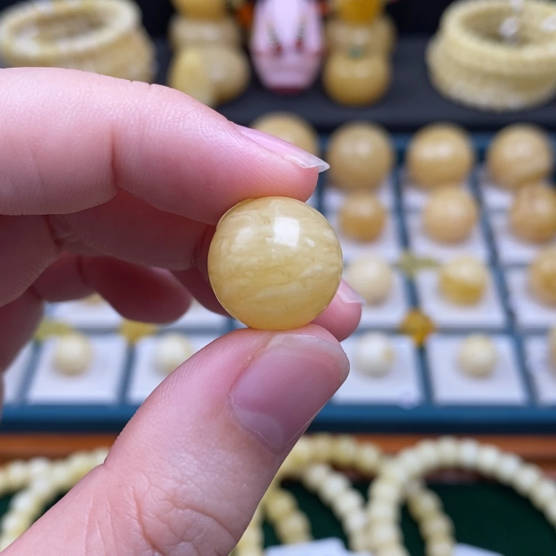 H***z蜜蜡未镶嵌珠宝奇石