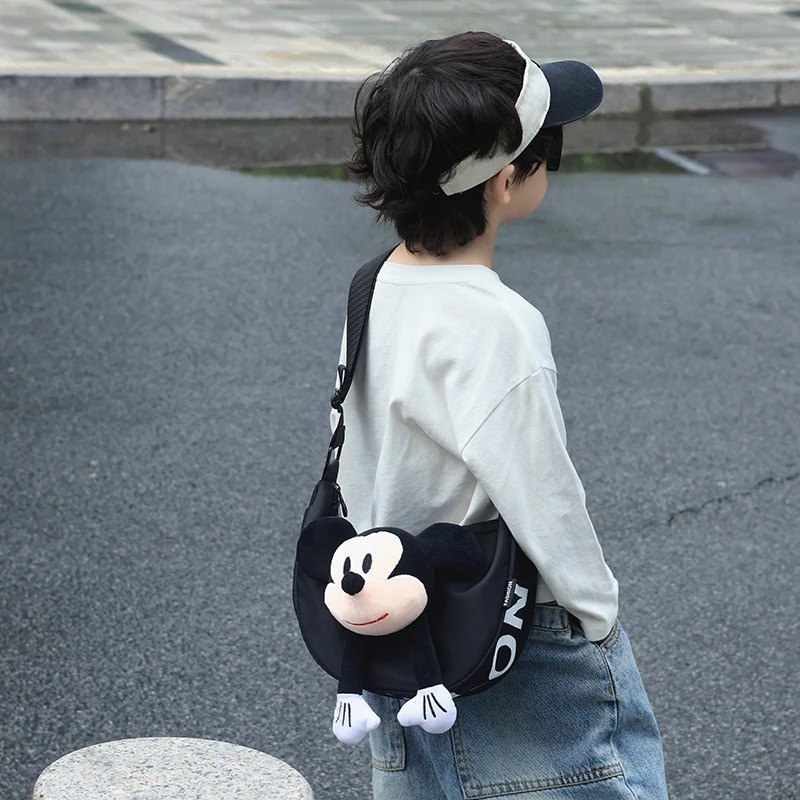 2025新韩版儿童包包男童帅气潮酷休闲斜跨单肩包米奇头出游背包轻