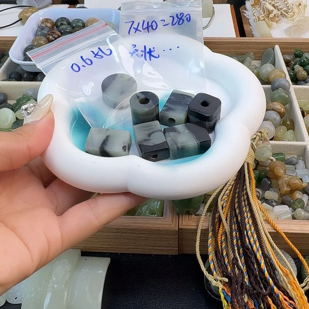 *****颈饰未镶嵌和田玉