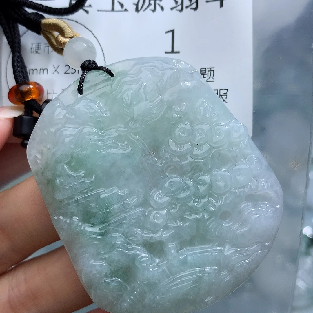 颈饰未镶嵌翡翠1。