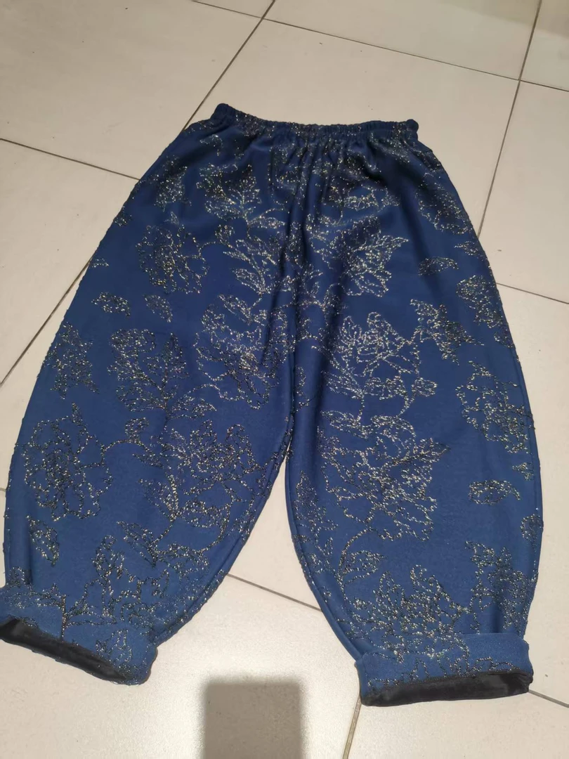 大码女装蓝色花一体绒花苞裤，裤长99。