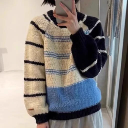 轻奢潮牌款撞色粗针条纹套头毛衣女秋冬新款双色袖针织衫宽松加厚