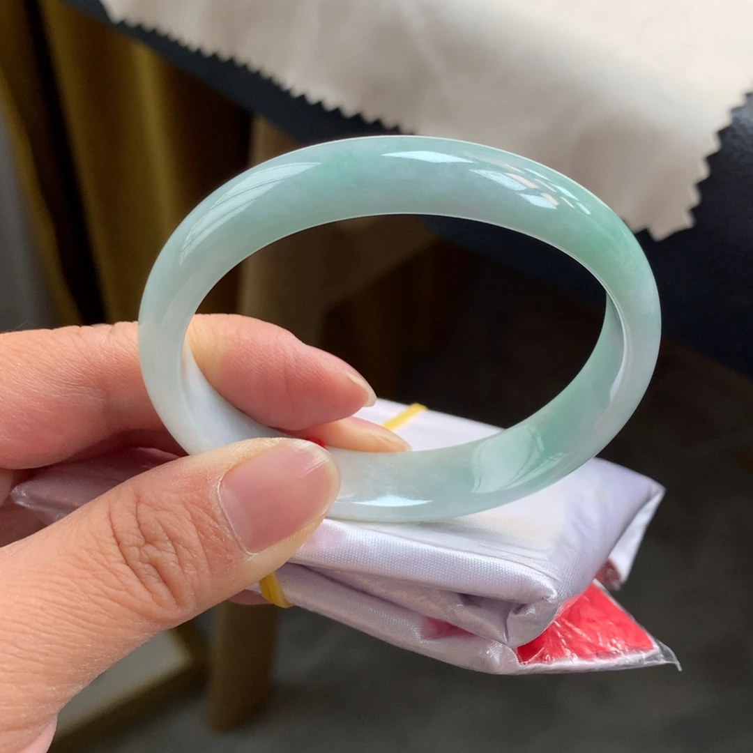 未镶嵌手镯翡翠天然翡翠手镯